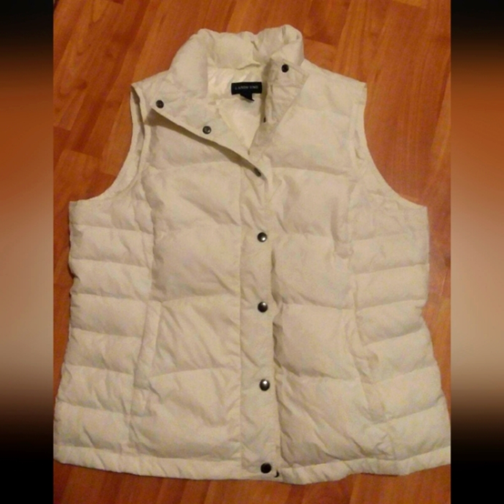 WHITE PUFFER VEST...